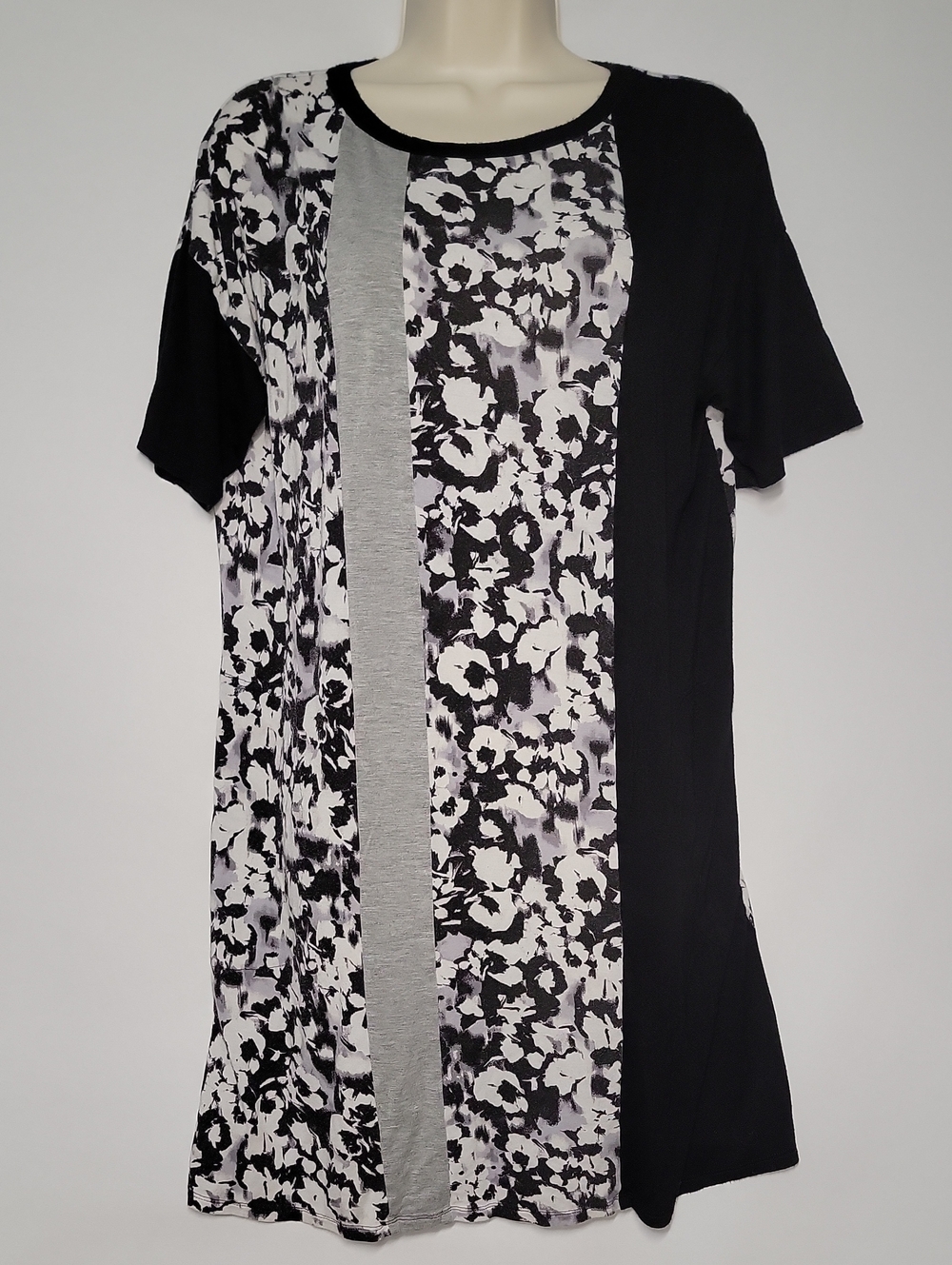 Women’s Nightgown Size S • Short Sleeve